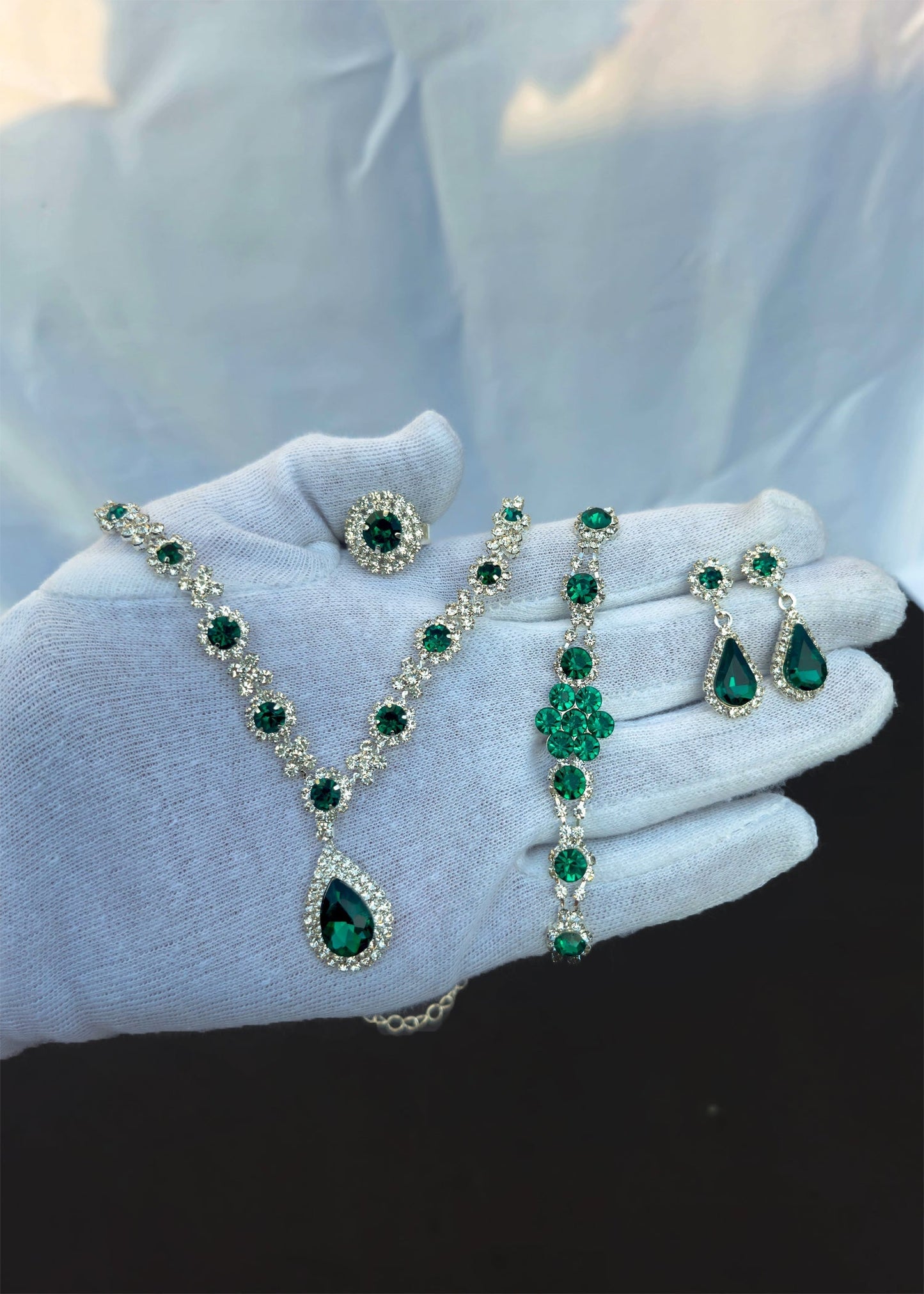 A Silver Elegance: Zircon Sparkle Jewellery Set (4-in-1)
